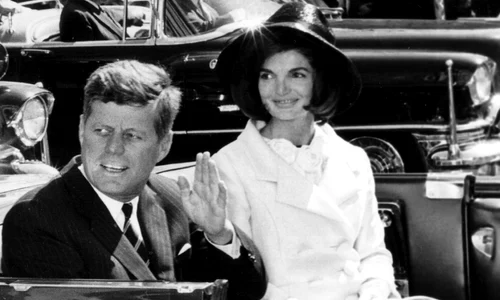 John F Kennedy si Jackie Kennedy GettyImages 808368 jpg