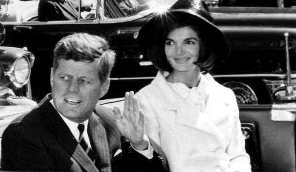 John F Kennedy si Jackie Kennedy   GettyImages 808368 jpg