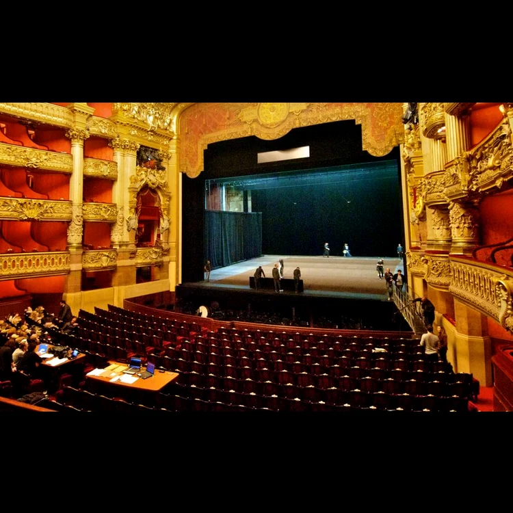 Sala de cinema și vinilul jpeg