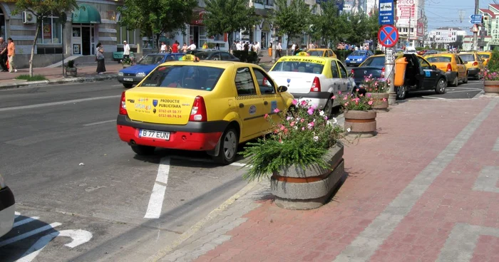 Târgovişte: Taxiurile au invadat staţia de autobuz de la Muntenia