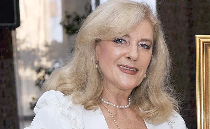 
    Stela Enache și-a  revenit cu greu  după decesul  soțului ei. Luni  întregi a refuzat  să iasă din casă,  aflându-se în  pragul depresiei  