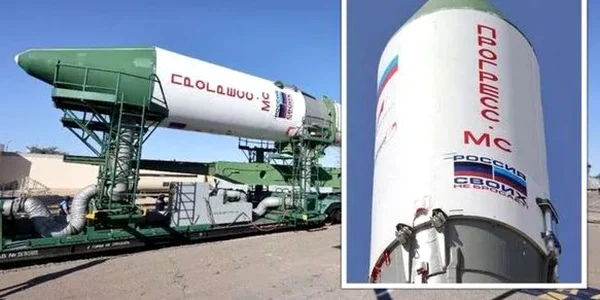 Soyuz cu steagurile Lugansk si Donetk FOTO SWNS