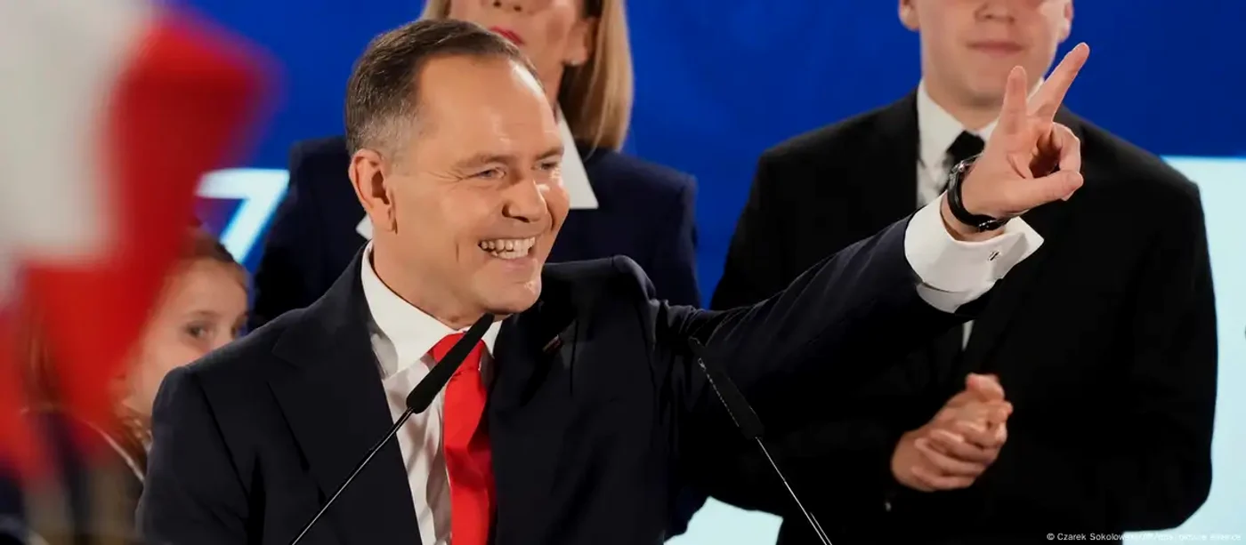 Karol Nawrocki se bucură după câştigarea alegerilor prezidenţiale