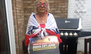 Teresa Hicks (68 de ani) a avut o vestimentație puternic politizată la vot jpeg