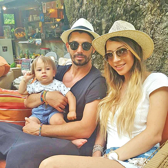 Herea a revenit în România alături de soţie şi copil