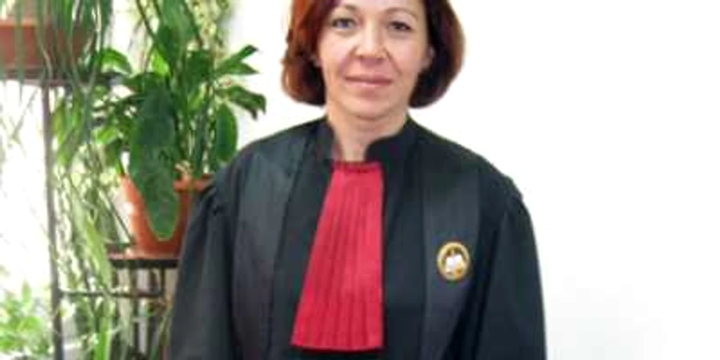 Reşiţa: PORTRET / Daniela Deteşan a dat catedra pe roba de judecător