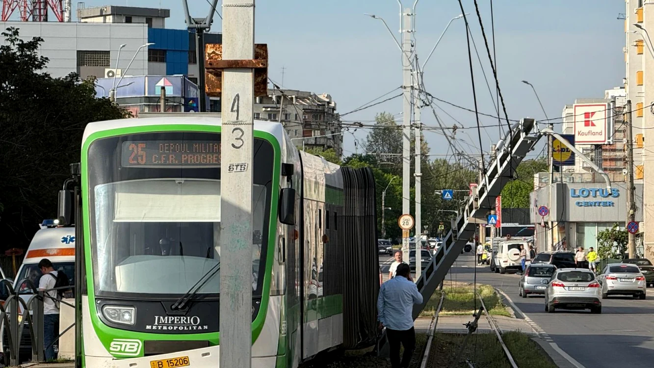 Un tramvai a deraiat în București FOTO: Știrile Pro Tv
