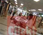 Bianca Drăgușanu face furori la mall, în fustița mini foto: Click!