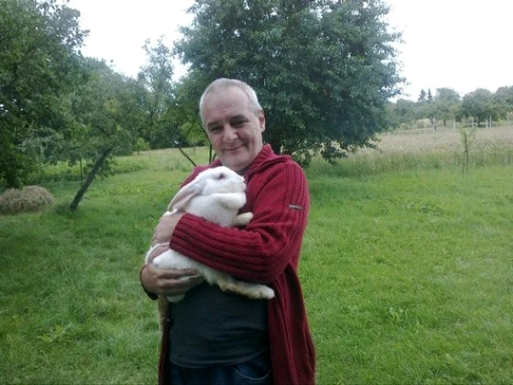 Regizorul Mihnea Columbeanu este în arest după ce a făcut sex cu mai mulți minori