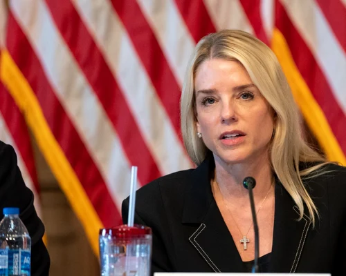 pam bondi foto x png