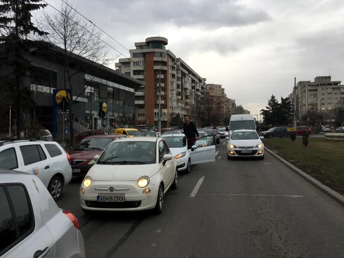 Cozile s-au întins pe mai mulţi kilometri, la Cluj.