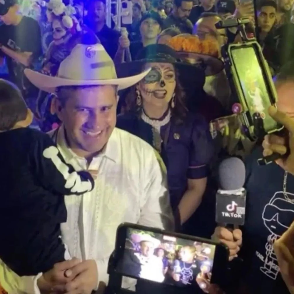 Momentul în care un primar mexican este împușcat mortal în fața mulțimii, în timpul festivităților de Ziua Morților