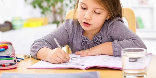 Vrei să înveţe mai bine la şcoală? Iată cum îl motivezi!