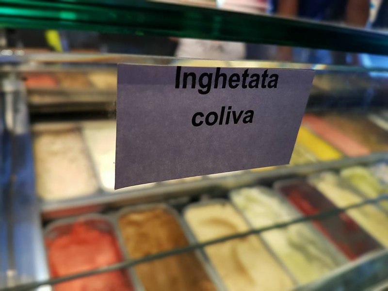 Înghețata cu aromă de țuică de prune sau colivă: „La parastase, punem pahare individuale cu înghețată de colivă. Sunt și mulți curioși”