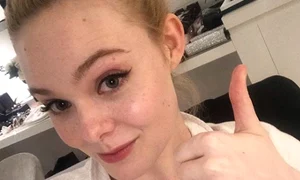 Elle Fanning s a fotografiat după ce a leșinat la Cannes jpeg