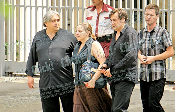 Cu ochii în lacrimi, şi însoţit de rude, Puiu a plecat răvăşit de la IMl