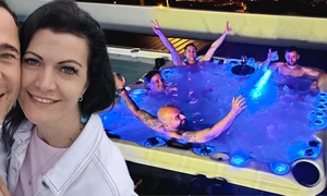 Dinu Maxer și viitoarea lui mireasă, Magdalena Chihaia, au făcut petrecerea burlacilor în Tenerife!