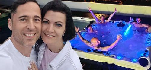 Dinu Maxer și viitoarea lui mireasă, Magdalena Chihaia, au făcut petrecerea burlacilor în Tenerife!