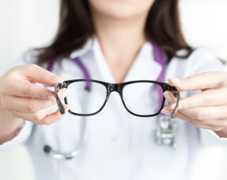 Guvernul a adoptat ordonanţa care prevede majorări salariale de 10% şi decontarea ochelarilor 