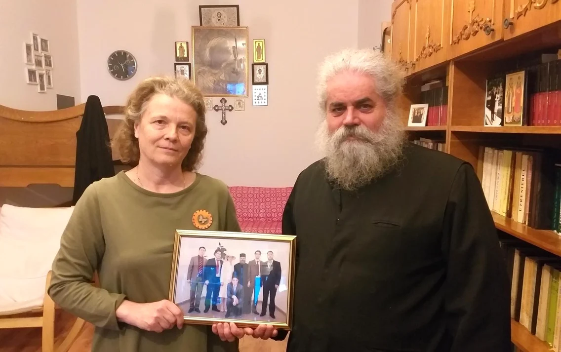 Părintele Tănăsache împreună cu soția, preoteasa Elena Costea (foto Ziarul Lumina) jpg