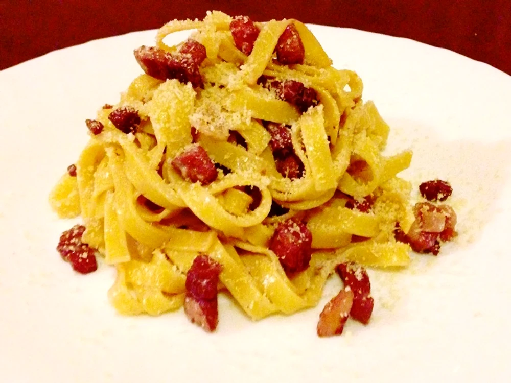 
    Paste cu pancetta şi smântână  