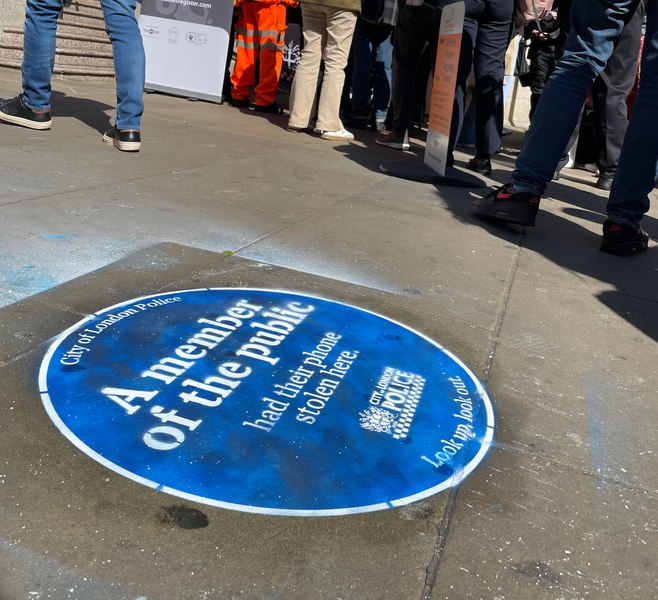 Epidemie de furturi de telefoane la Londra. Cum vrea poliția londoneză să rezolve fenomenul