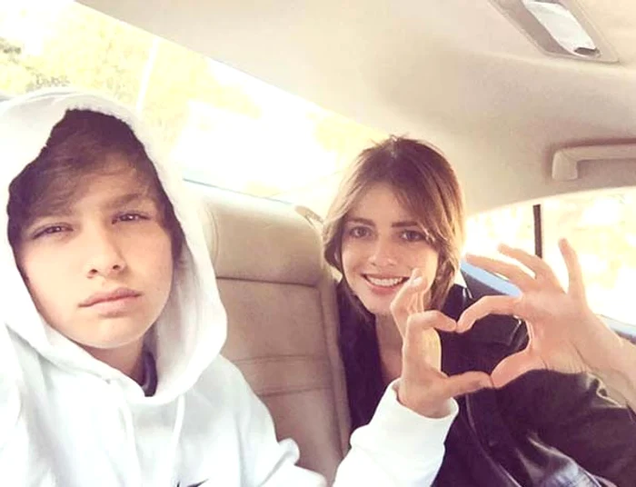 Puștiul seamănă la perfecție cu mama lui, Alexandra 