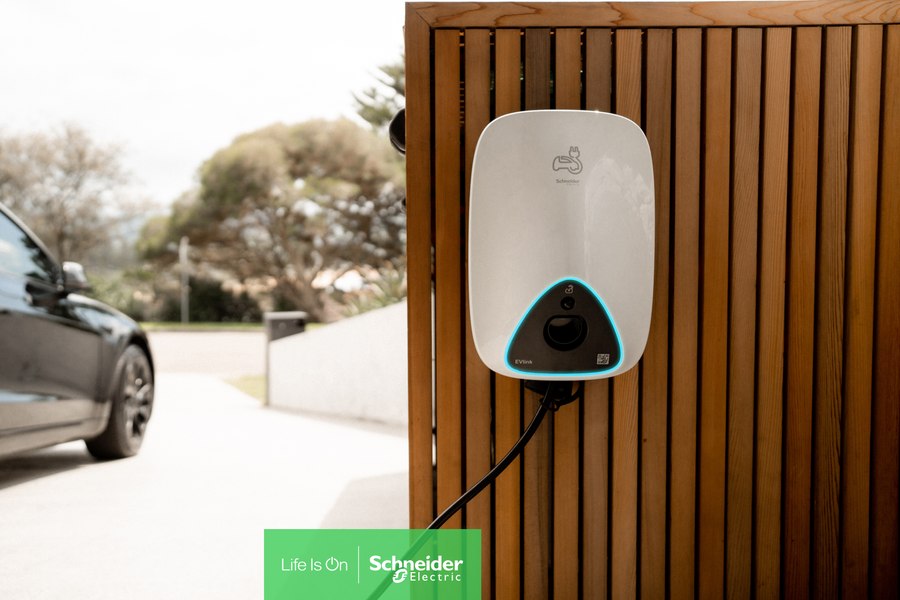Schneider Electric a lansat în România noile stații de încărcare - EVlink Home