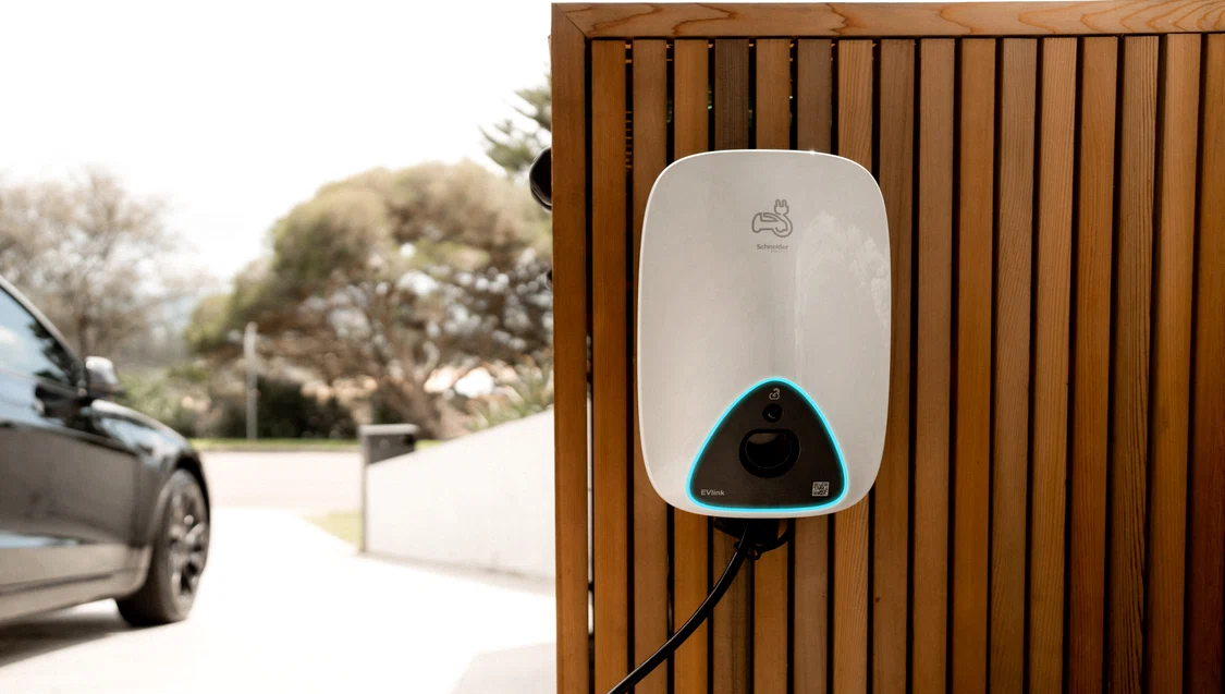 Stație de încărcare Schneider Electric EVlink Home.