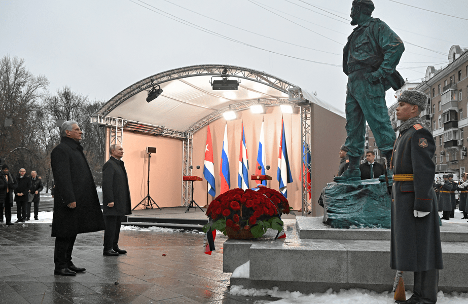 Vladimir Putin şi președintele Cubei au inaugurat o statuie a lui Fidel Castro la Moscova