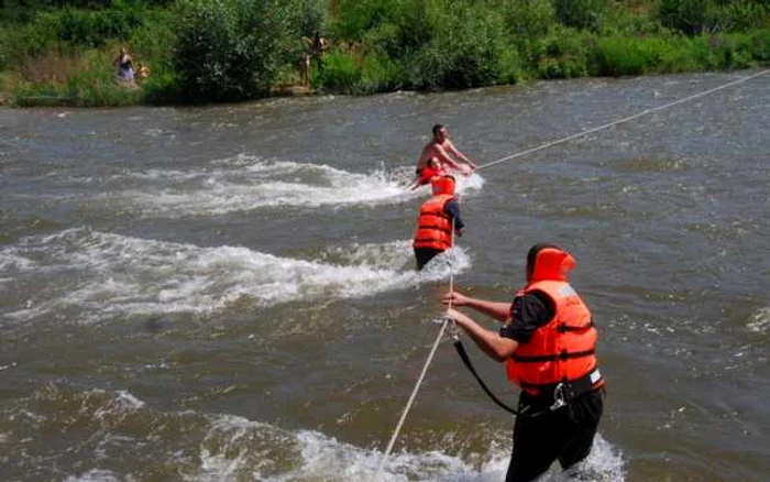 Echipele de salvare l-au căutat ore întregi      Foto. Arhiva Adevărul