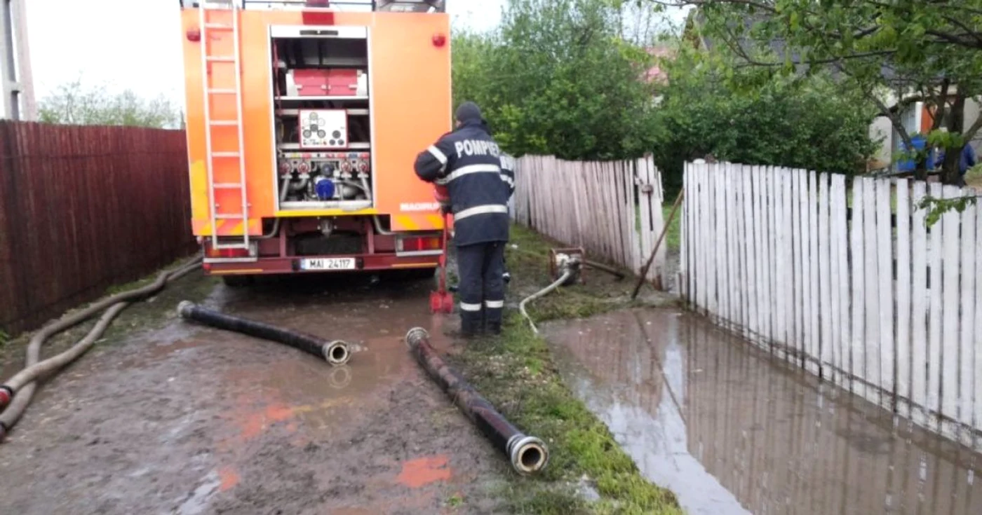 Pompierii, solicitaţi să intervină Foto:ISU Călăraşi