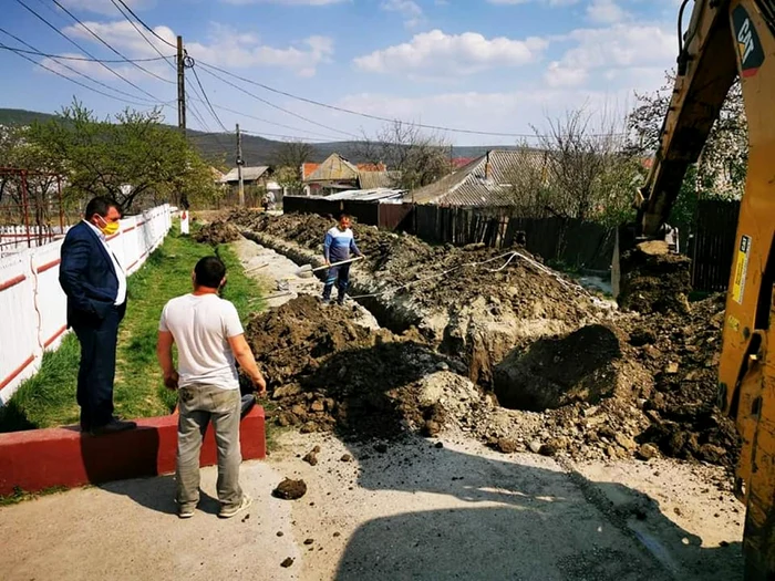 Satele vor intra în secoul XXI prin racordarea la apă şi canalizare