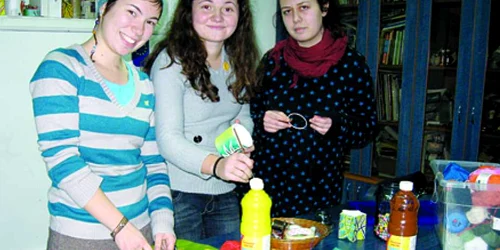 Tinerii învaţă cum să facă bani din propria afacere