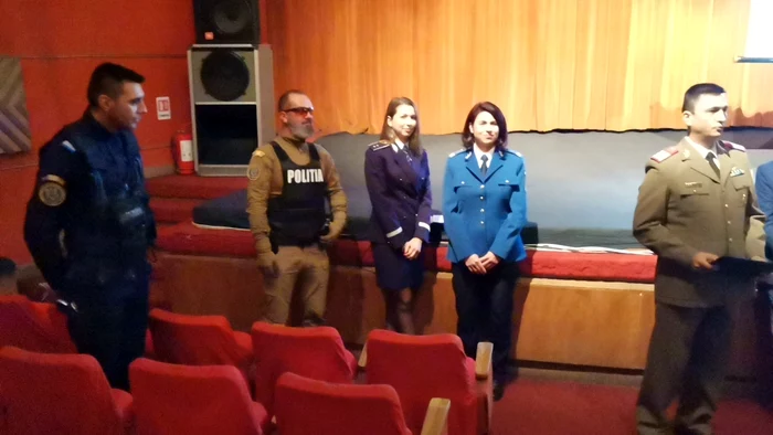 Jandarmii, polițiștii și militarii au vorbit despre cum poți concura pentru un post FOTo: A.M.