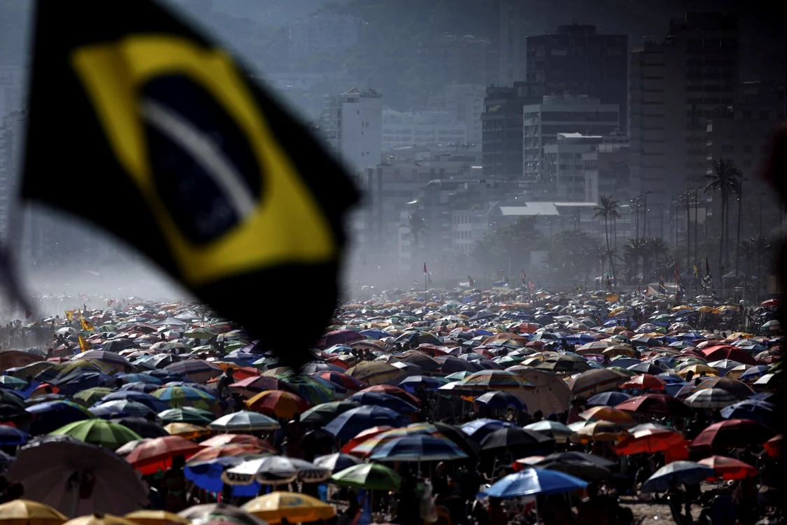 Așa arăta în weekend o plaja din Brazilia