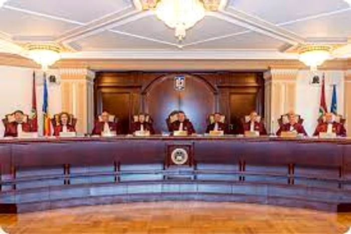 Plenul CCR a decis că moțiunea depusă de USR-PLUS și AUR este legală Foto: ccr.ro