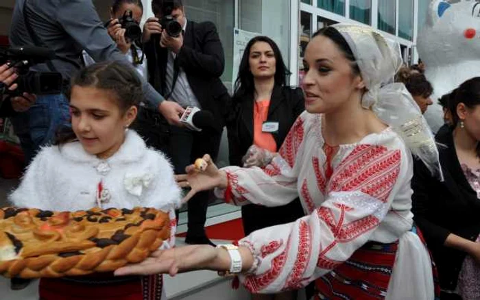 Andreea Marin a lucrat ca vânzătoare, pentru o cauză umanitară