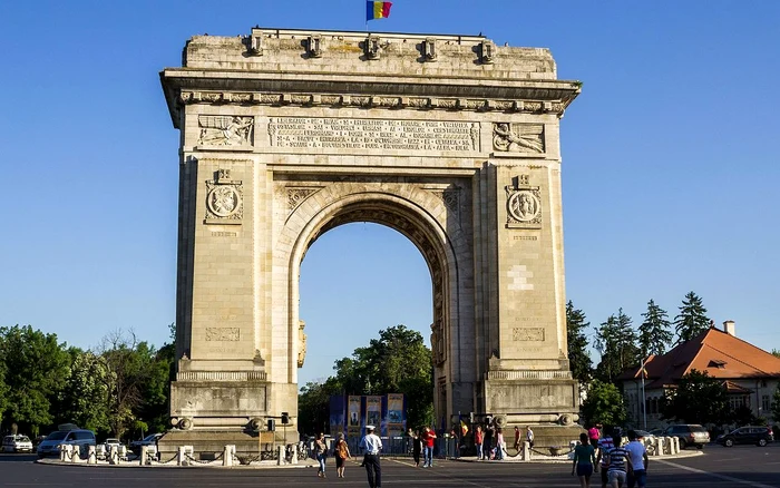 Arcul de Triumf, București. Sursa: Wikipedia, fotografie: Bogdan Caraman.