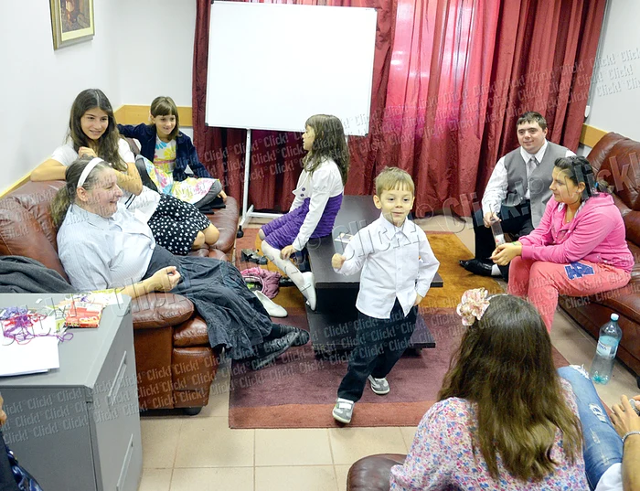 Copiii sunt botezaţi la 8 ani