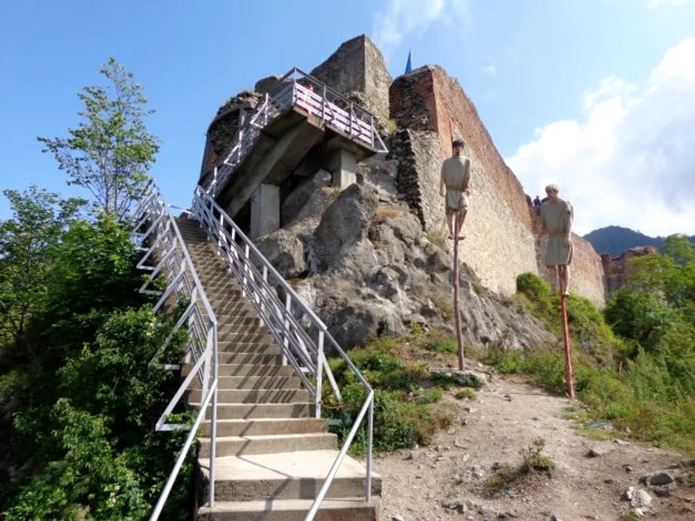 Cetatea Poenari nu a mai fost reabilitată de aproape cinci decenii FOTO: Denis Grigorescu