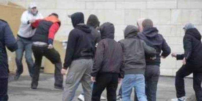 Un tânâr a ajuns la spital cu răni grave, după ce s-a luat la bătaie cu un alt petrecăreţ/ arhivă