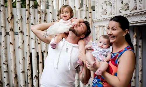 Gabriela Cristea şi Tavi Clonda au două fiice, Bella Victoria Margot (3 ani) şi Iris Thea&nbsp;(1 an)  jpeg