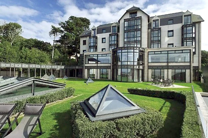 Hotelul care va găzdui naţionala a fost construit în 1911