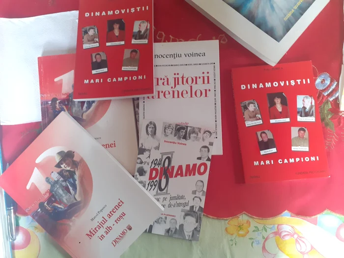 Cărțile și broșurile despre istoria dinamoviștilor FOTO Daniel Conțescu