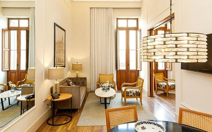 Camera de zi a apartamentului în care locuiește Ronaldinho