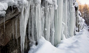 camera man icicles 8445566 1280 jpg