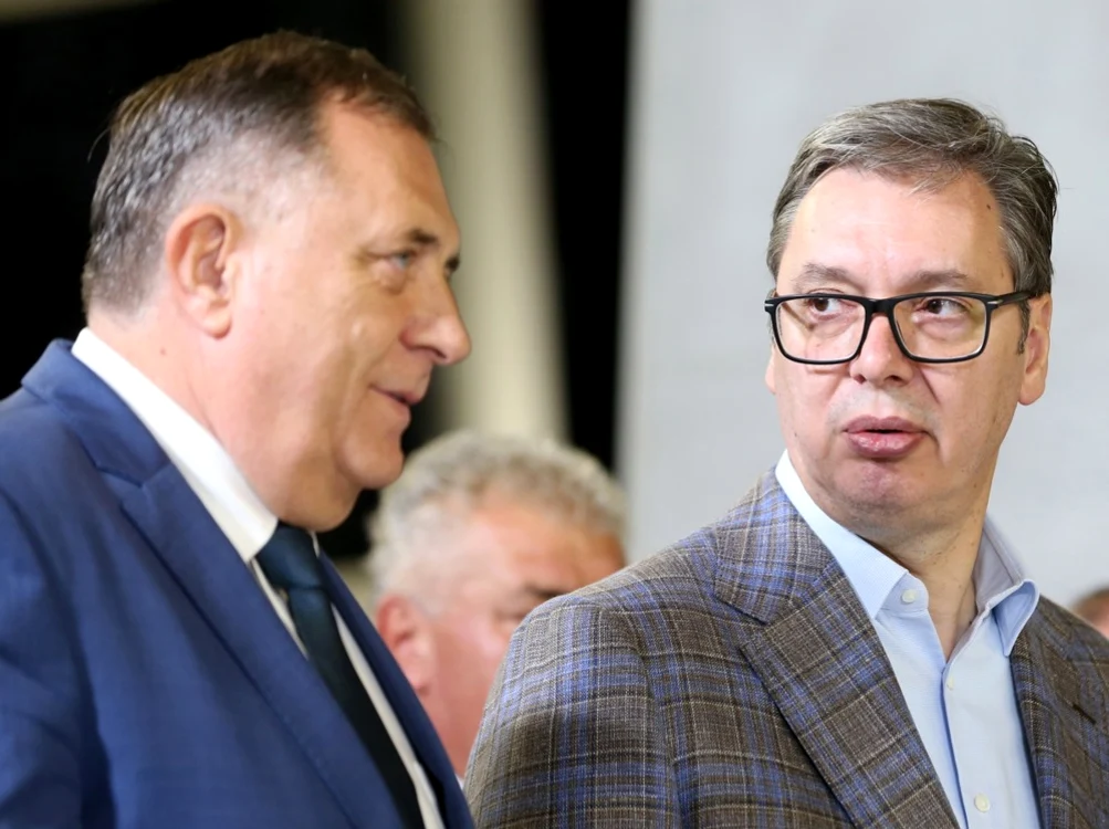 Milorad Dodik (stânga) și Aleksandar Vucici FOTO EPA-EFE