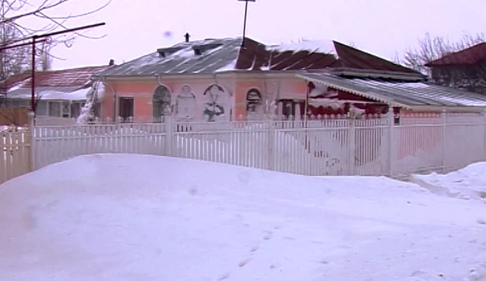 Casele de la margine sunt cele mai expuse înzăpezirilor. SURSA Arhivă