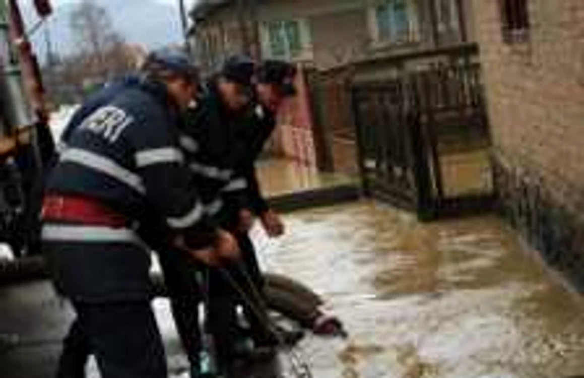 Inundaţiile au afectat zeci de gospodării şi anexe.(Foto: I.S.U. Hunedoara)